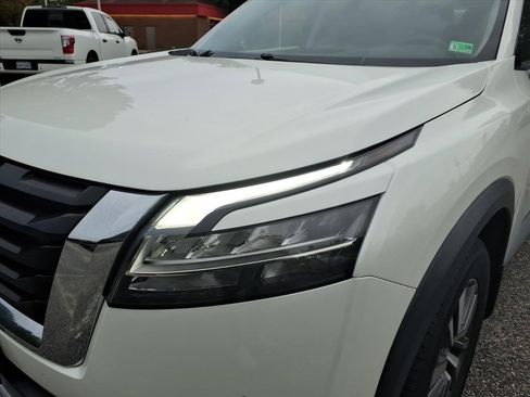 Used 2023 Nissan Pathfinder SL image 3