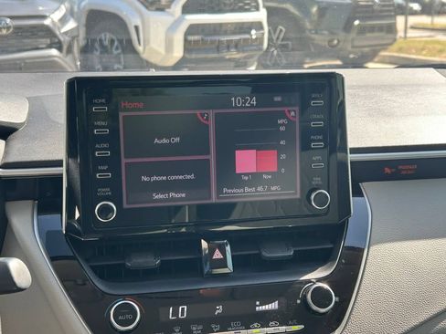 Used 2020 Toyota Corolla LE FWD image 18