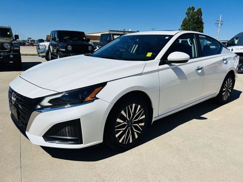 Used 2023 Nissan Altima 2.5 SV w/ SV Premium Package AWD/4WD image 34