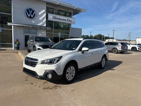 Used 2018 Subaru Outback 2.5i Premium AWD/4WD image 1