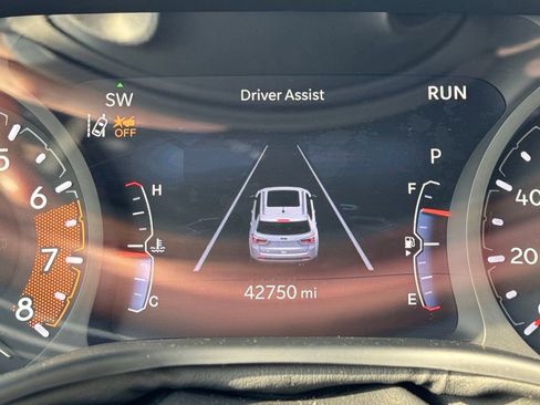 Used 2025 Jeep Compass Limited image 33