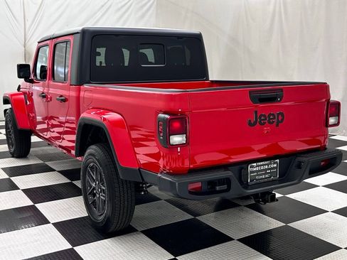 New 2025 Jeep Gladiator Sport image 5