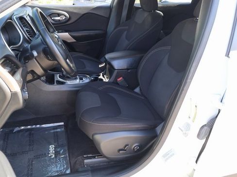 Used 2017 Jeep Cherokee Latitude w/ Safety/Convenience Group image 12