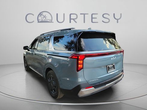 New 2027 Kia Carnival SX FWD image 2