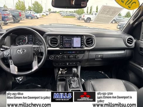 Used 2022 Toyota Tacoma TRD Sport w/ TRD Premium Sport Package AWD/4WD image 21
