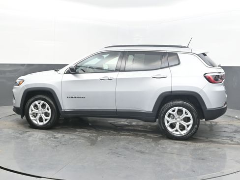 Used 2024 Jeep Compass Latitude image 5
