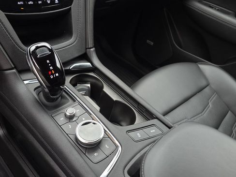 Certified 2024 Cadillac XT6 Sport w/ LPO, ONYX Package image 22