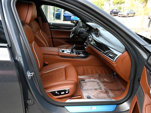 Used 2021 BMW 750i xDrive w/ Luxury Rear Seating Package AWD/4WD image 59