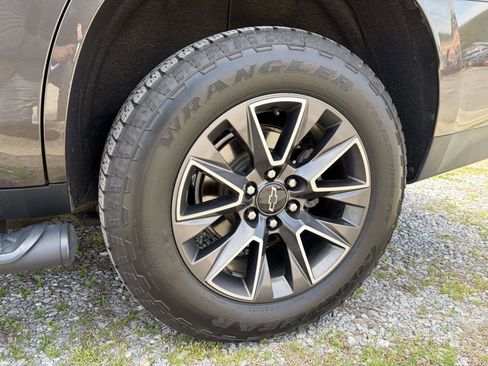 Used 2021 Chevrolet Tahoe Z71 w/ Z71 Signature Package image 3