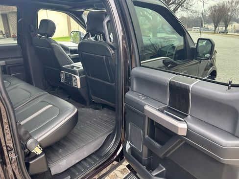 Used 2018 Ford F150 Platinum w/ Equipment Group 701A Luxury image 16