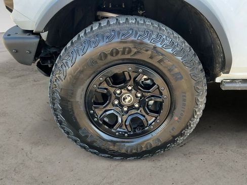 Used 2024 Ford Bronco Wildtrak image 14