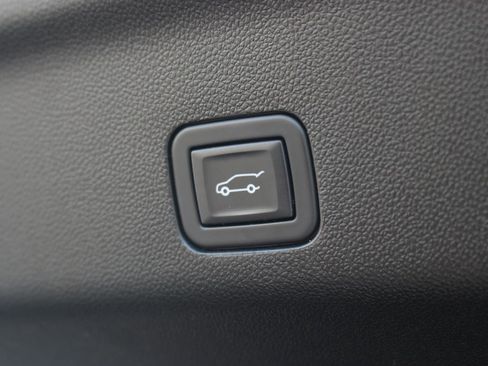 Used 2023 GMC Yukon XL Denali Ultimate image 11