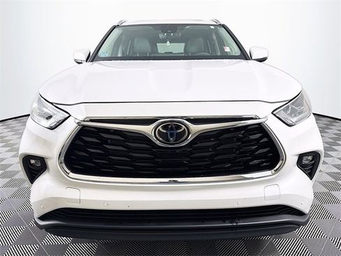 Used 2023 Toyota Highlander Limited image 11