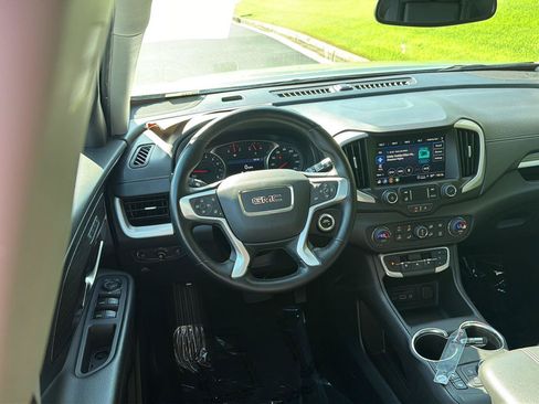 Used 2024 GMC Terrain SLT AWD/4WD image 18