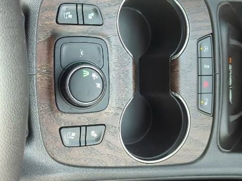 Used 2021 GMC Acadia Denali w/ Denali Technology Package image 11