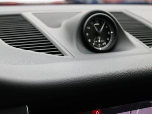 Certified 2026 Porsche Macan image 23