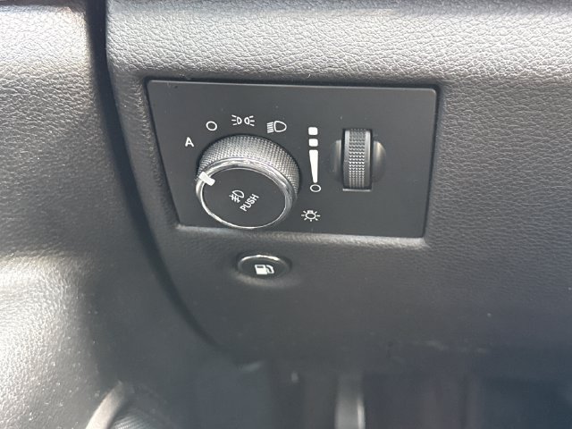 Used 2018 Jeep Grand Cherokee Overland AWD/4WD image 39
