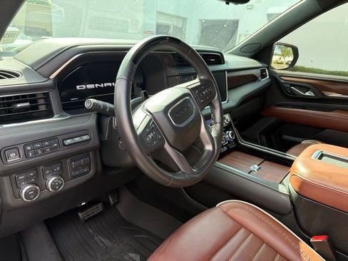 Used 2024 GMC Yukon Denali Ultimate AWD/4WD image 8