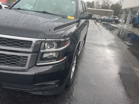 Used 2019 Chevrolet Suburban LT w/ Luxury Package image 4