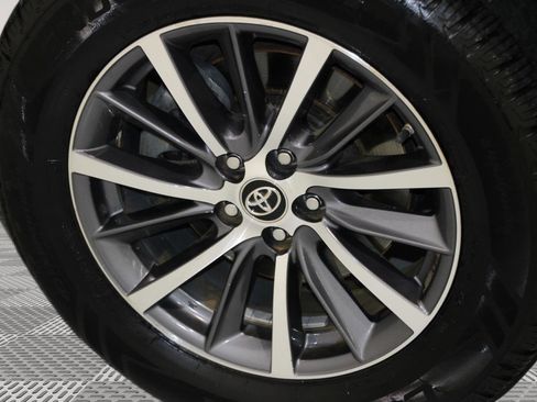 Used 2017 Toyota Highlander XLE image 24