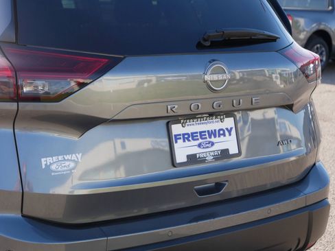Used 2024 Nissan Rogue S AWD/4WD image 12