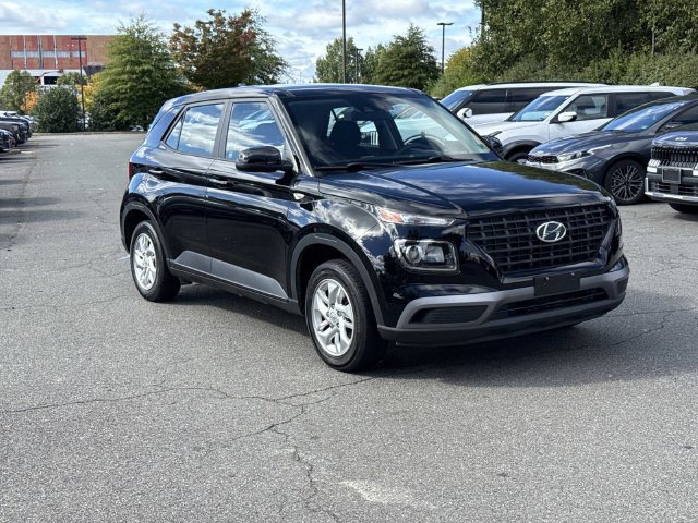 Used 2021 Hyundai Venue SE FWD image 1
