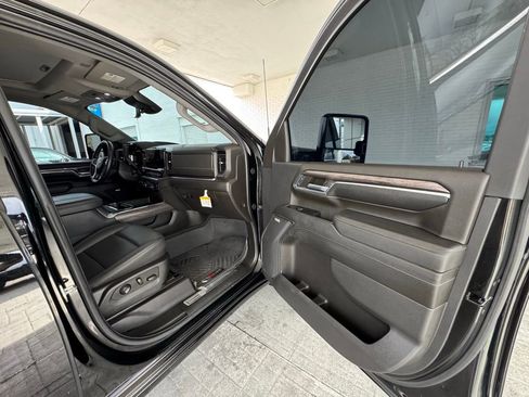 Used 2024 Chevrolet Silverado 2500 LTZ w/ LTZ Convenience Package image 15