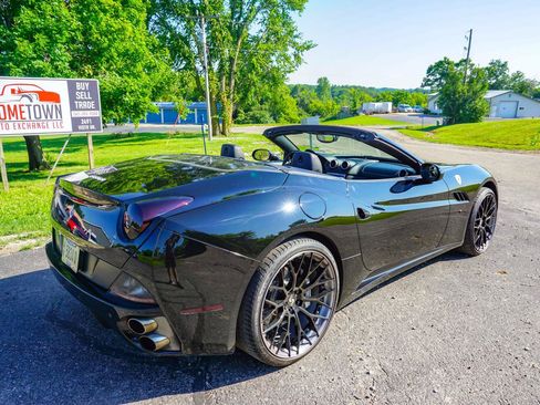 Used 2011 Ferrari California RWD image 13