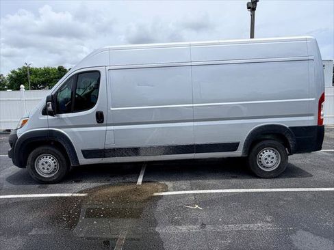 Used 2024 RAM ProMaster 2500 w/ Premium Convenience Group FWD image 3
