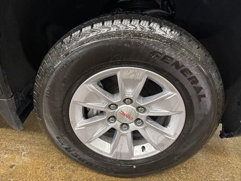 New 2026 GMC Sierra 1500 SLE image 9