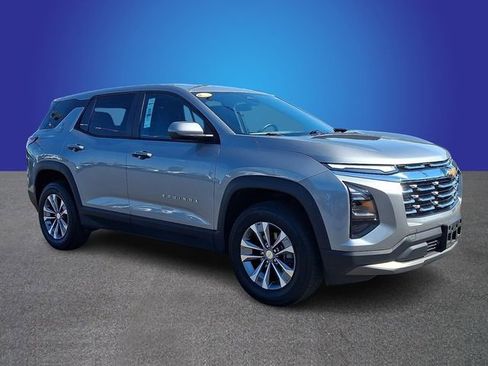Used 2025 Chevrolet Equinox LT FWD image 2