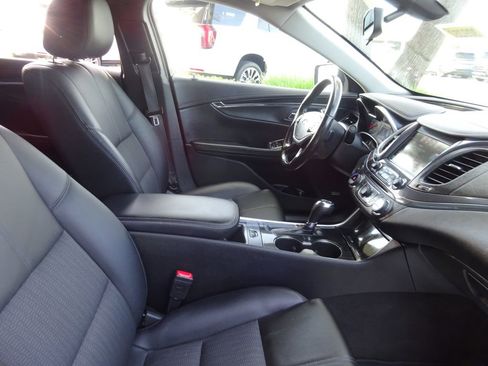 Used 2018 Chevrolet Impala LT w/ LT Entertainment Package FWD image 16