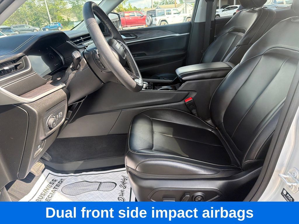 Used 2023 Jeep Grand Cherokee L Limited AWD/4WD image 13