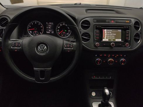 Used 2015 Volkswagen Tiguan SEL FWD image 22