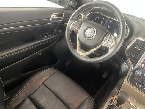 Used 2016 Jeep Grand Cherokee Limited w/ Luxury Group II AWD/4WD image 9