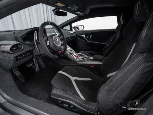 Used 2018 Lamborghini Huracan Performante AWD/4WD image 46
