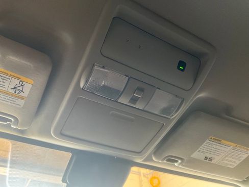 Used 2025 Nissan Frontier SV image 22