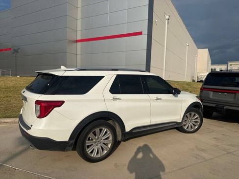 Used 2023 Ford Explorer Limited w/ Limited Technology Package RWD image 3
