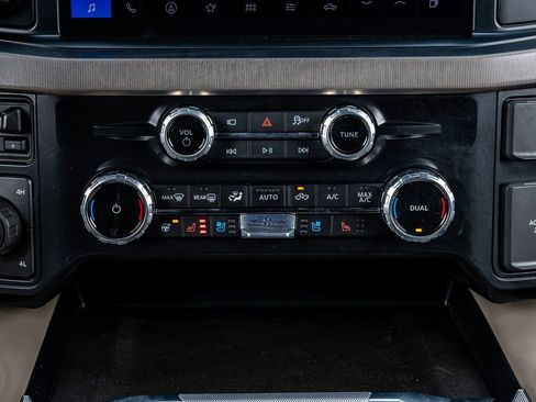 Used 2025 Ford F450 Platinum w/ Platinum Plus Package image 28