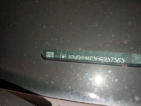 Used 2017 Chevrolet Suburban LT image 4