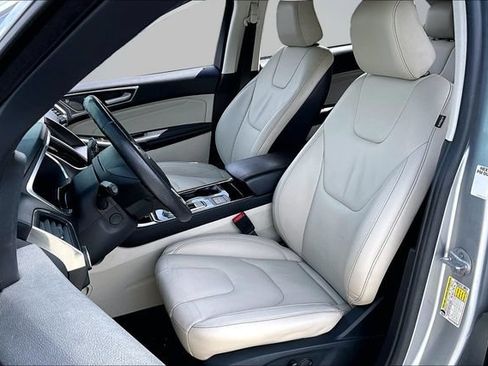 Used 2020 Ford Edge Titanium FWD image 20