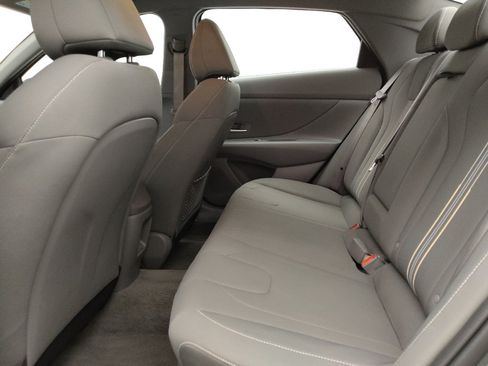 Used 2025 Hyundai Elantra SEL FWD image 18