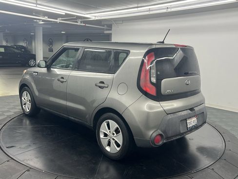 Used 2016 Kia Soul Base image 3