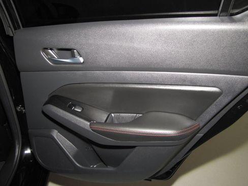 Used 2023 Nissan Altima 2.5 SR FWD image 18