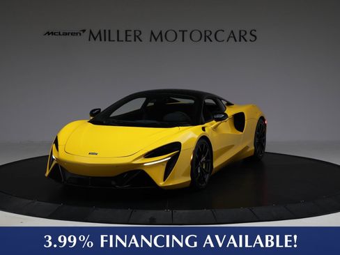Used 2024 McLaren Artura RWD image 1