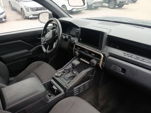 Used 2024 Toyota Tacoma SR AWD/4WD image 21