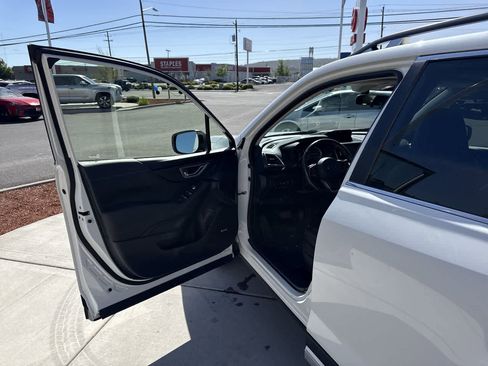 Used 2020 Subaru Forester Touring AWD/4WD image 10