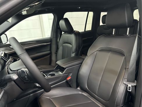 New 2025 Jeep Grand Cherokee Limited AWD/4WD image 9
