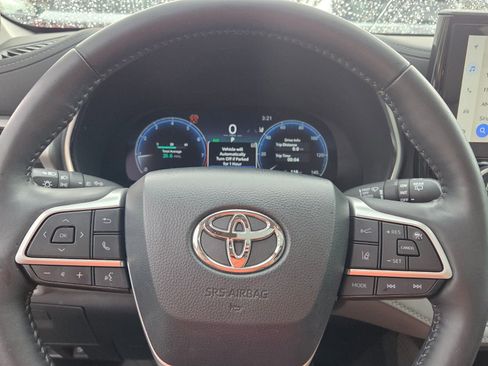 Used 2024 Toyota Highlander Platinum image 26