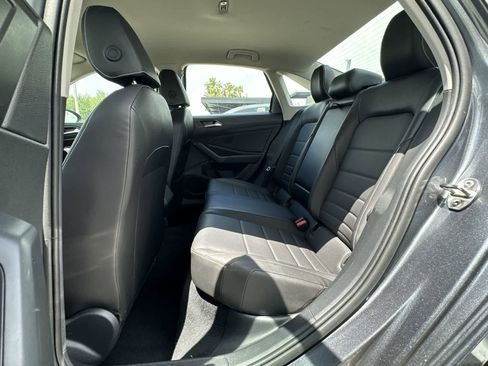 Used 2024 Volkswagen Jetta SE FWD image 4